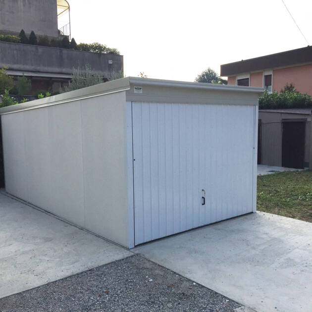 Garage prefabbricato in metallo bianco